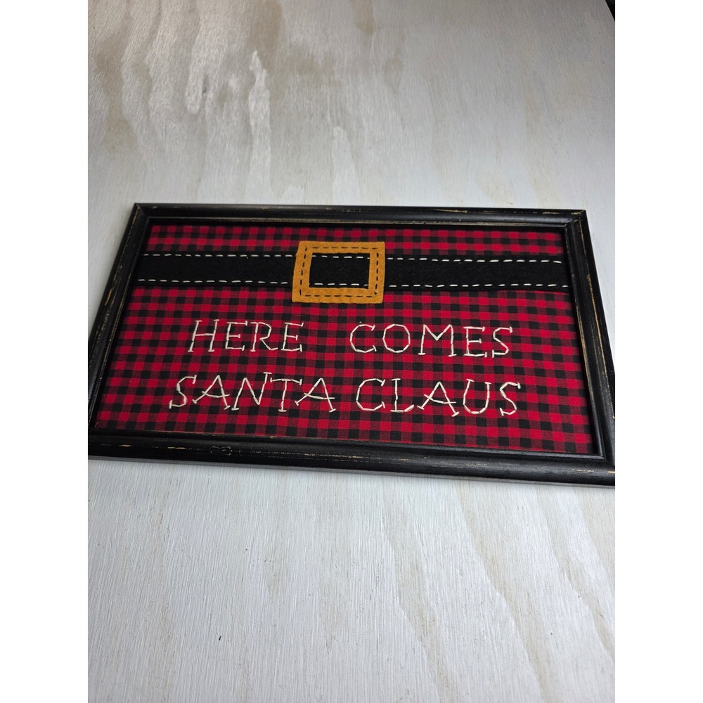 Darice Here Comes Santa Claus Buffalo Plaid Framed Sign Rustic Christmas Decor